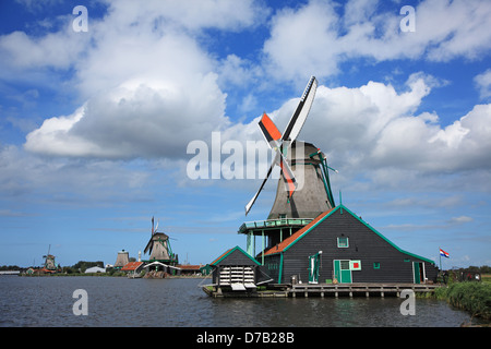 Die Niederlande, Noordholland, Windmühlen in Zaanse Schans Stockfoto