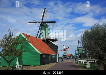 Die Niederlande, Noordholland, Windmühlen in Zaanse Schans Stockfoto