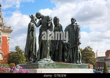 Frankreich, Nord-Pas-de-Calais, Calais, "die Bürger von Calais" bronze Statue von Auguste Rodin vor dem Rathaus Stockfoto