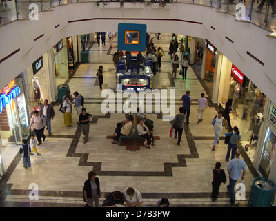 Kanyon Hanegev Shopping-Mall in Beer sheva Stockfoto