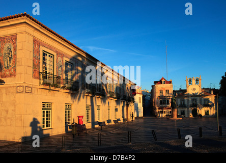 Morgendämmerung über die Promenade in Cascais Stadt in der Nähe von Lissabon, Estremadura Region, portugiesischen Riviera, Portugal, Europa. Stockfoto