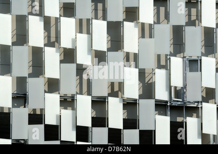 Fassade mit "Pixel" Sonnenblenden, Fensterjalousien oder Tafeln des FRAC Art Museum oder der Kunstgalerie (2013) von Kengo Kuma Marseille Provence France Stockfoto