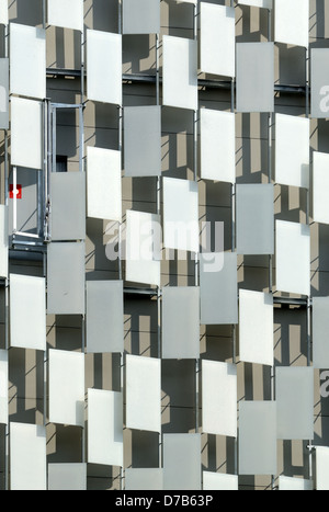 Fassade mit "Pixel" Sonnenblenden, Fensterjalousien oder Tafeln des FRAC Art Museum oder der Kunstgalerie (2013) von Kengo Kuma Marseille Provence France Stockfoto