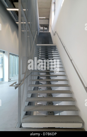 Innentreppe FRAC Art Museum and Gallery (2013) Marseille von Kengo Kuma Marseille Provence France Stockfoto