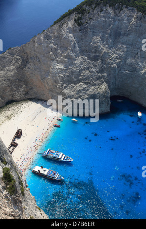 Ansicht der Navagio Beach auch bekannt als Schiffswrack Bucht oder Schmuggler Bucht, Insel Zakynthos, Zakynthos, Griechenland, Europa. Stockfoto