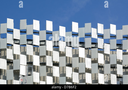 Sonnenschutz oder Jalousien an der Fassade des FRAC Art Museum and Gallery (2013) Marseille von Kengo Kuma Marseille Provence France Stockfoto