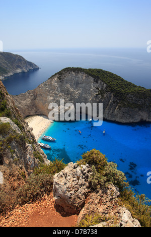 Ansicht der Navagio Beach auch bekannt als Schiffswrack Bucht oder Schmuggler Bucht, Insel Zakynthos, Zakynthos, Griechenland, Europa. Stockfoto