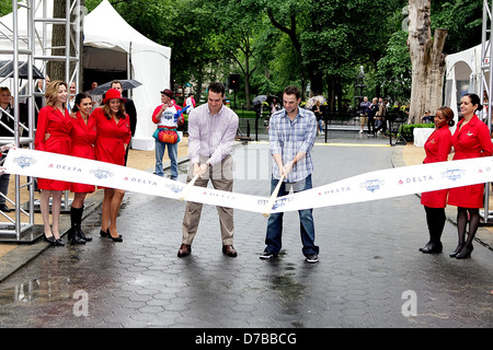 Mark Teixeira und David Wright Delta Einbaum Eröffnung treten Yankees-Mets Reihe am Madison Square Park New York City, USA- Stockfoto