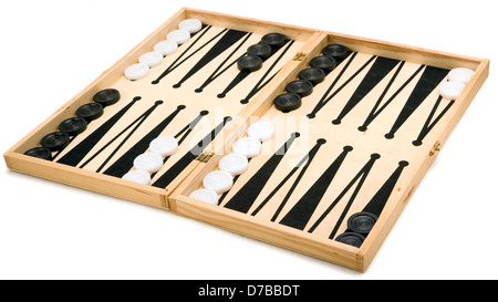 Backgammon-Set, bereit zum spielen. Isoliert auf weißem Hintergrund. Stockfoto