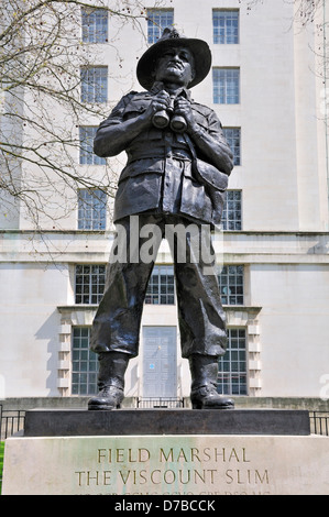 London, England, Vereinigtes Königreich. Statue (Ivor Roberts-Jones, 1990) Feldmarschall Viscount Slim (William Joseph Slim, 1891-1970) Whitehall Stockfoto