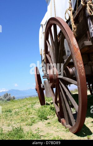 Calistoga Wagen zeigen wie Pioniere auf dem Oregon Trail am National historischen Oregon Trail Interpretive Center 8. Juni 2010 in Baker City, Oregon gelebt. Stockfoto