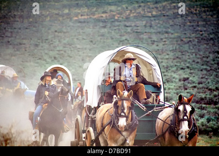 Eine historische interpretativen Schauspieler Reenactment-lebten ein Wagenzug zu zeigen, wie Pioniere auf dem Oregon Trail am National historischen Oregon Trail Interpretive Center 8. Juni 2010 in Baker City, Oregon. Stockfoto