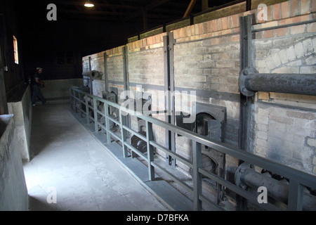 Fluchttüren für Opfer Asche aus dem Ofen im Krematorium von Majdanek Todeslager in Polen Stockfoto