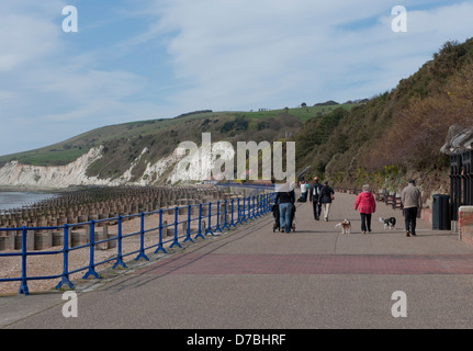 Schlendern Sie entlang der Strandpromenade Stockfoto