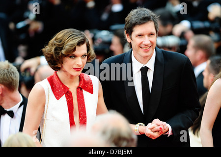 Milla Jovovich und Paul Anderson Cannes International Film Festival 2011 - Tag 8 - La Conquète – Premiere Cannes, Frankreich- Stockfoto