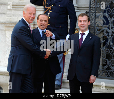 US-Vizepräsident Joe Biden trifft italienische Ministerpräsident Silvio Berlusconi und der russische Präsident Dmitry Medvedev in Villa Stockfoto