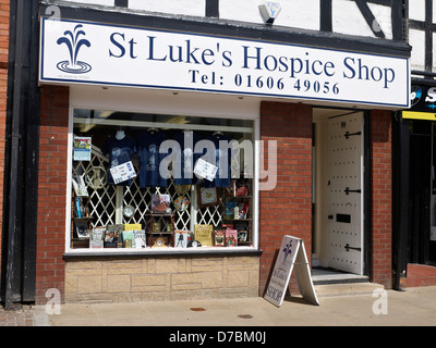 St Lukes Hospiz-Shop in Northwich Cheshire UK Stockfoto