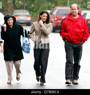 Nancy Kerrigan (C), Brenda Kerrigan (L), ehemalige Olympische Eiskunstläuferin Nancy Kerrigan, die Mutter Brenda Kerrigan, kommen an Stockfoto