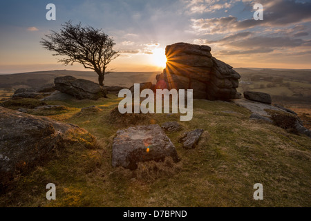 Sonnenuntergang von der Ausbreitung der Felsen zwischen Sattel Tor und Holwell Tor Dartmoor Nationalpark Devon Uk Stockfoto