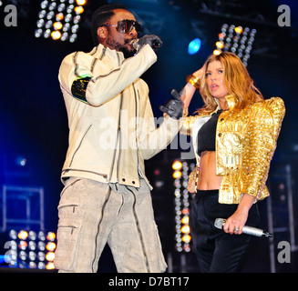 Will.i.am und Fergie aka Stacy Ferguson Black Eyed Peas führen bei BBC Radio 1 Big Weekend 2011 in Carlisle - Leistung Stockfoto