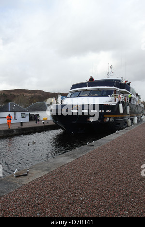 MV Herr der Glens auf Caledonian Canal bei Corpach Schottland April 2013 Stockfoto