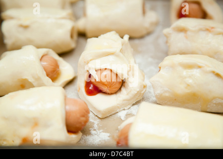 Wurstbrötchen. frisch gebackenes Gericht Stockfoto