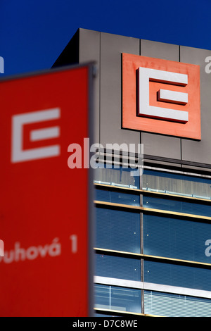 Firmenzentrale CEZ, tschechischer Energieverteiler, Schild am Gebäude, Duhová Straße, Prag Tschechische Republik Stockfoto