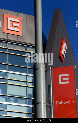 Firmenzentrale CEZ, tschechischer Energieverteiler, Schild am Gebäude, Duhová Straße, Prag Tschechische Republik Stockfoto