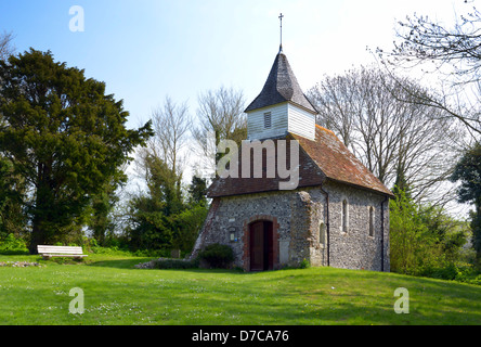 Die kleine Kirche des guten Hirten an Lullington auf der South Downs über Touristenort, East Sussex, UK Stockfoto