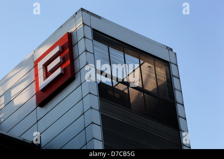 Firmenzentrale CEZ, tschechischer Energieverteiler, Schild am Gebäude, Duhová Straße, Prag Tschechische Republik Stockfoto