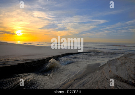 Fluss in den Ozean im Corona Beach Panama Stockfoto