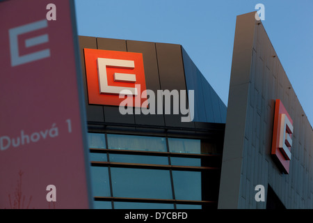 Firmenzentrale CEZ, tschechischer Energieverteiler, Schild am Gebäude, Duhová Straße, Prag Tschechische Republik Stockfoto