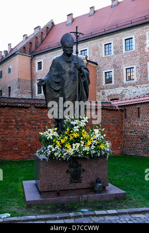 Johannes Paul II.-Statue im Wawelschloss, Krakau, Polen Stockfoto