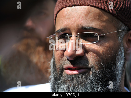 Anjem Choudary eine radikale islamistische Gruppe sammelt vor der US-Botschaft aus Protest gegen die Tötung von Osama Bin Laden. Stockfoto