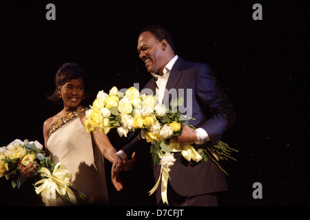 Angela Bassett und Samuel L. Jackson Eröffnungsabend des Broadway spielen "The Mountaintop" im Teatro Bernard B Jacobs- Stockfoto