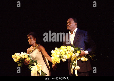 Angela Bassett und Samuel L. Jackson Eröffnungsabend des Broadway spielen "The Mountaintop" im Teatro Bernard B Jacobs- Stockfoto