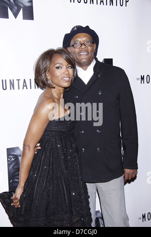 Angela Bassett und Samuel L. Jackson Öffnung Nacht nach der Party für die Broadway-Spiel "The Mountaintop" hielt im Espace Bankett Stockfoto