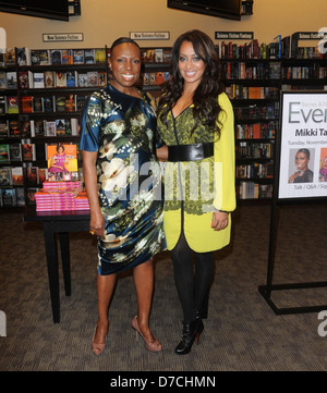 LaLa Anthony, aka LaLa Vasquez, Mikki Taylor unterschreibt Exemplare