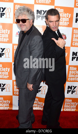 Pedro Almodóvar und Antonio Banderas bei der 49. jährlichen New York Film Festival-Präsentation "Die Haut, ich lebe In" Alice Stockfoto