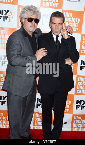 Pedro Almodóvar und Antonio Banderas bei der 49. jährlichen New York Film Festival-Präsentation "Die Haut, ich lebe In" Alice Stockfoto