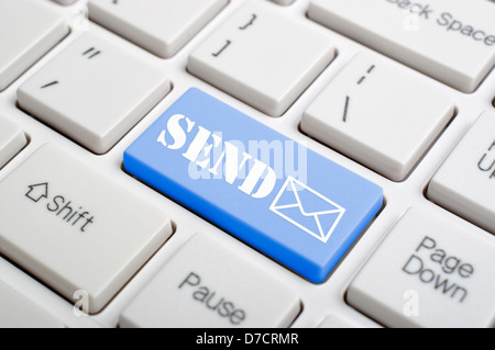 Senden und Mail auf Tastatur Stockfoto