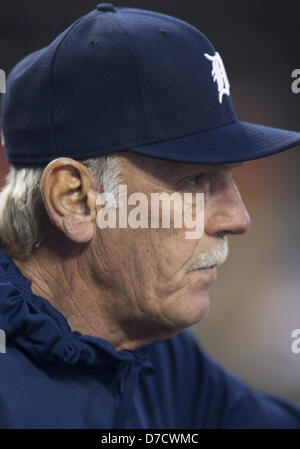 29. April 2013 - Detroit, Michigan, Vereinigte Staaten von Amerika - 29. April 2013: Detroit Tigers-Manager Jim Leyland (10) während der MLB Spielaktion zwischen den Minnesota Twins und die Detroit Tigers im Comerica Park in Detroit, Michigan. Die Tiger besiegte die Zwillinge 4-3. Stockfoto