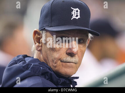 29. April 2013 - Detroit, Michigan, Vereinigte Staaten von Amerika - 29. April 2013: Detroit Tigers-Manager Jim Leyland (10) während der MLB Spielaktion zwischen den Minnesota Twins und die Detroit Tigers im Comerica Park in Detroit, Michigan. Die Tiger besiegte die Zwillinge 4-3. Stockfoto