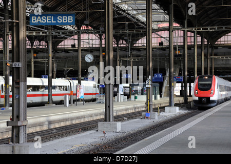 Ankunft am Hauptbahnhof Basel Zug Stockfoto