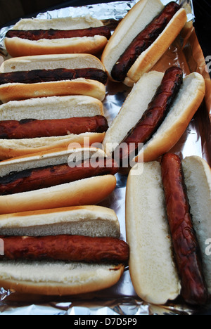 Mehrere Würstchen im Brötchen Stockfoto