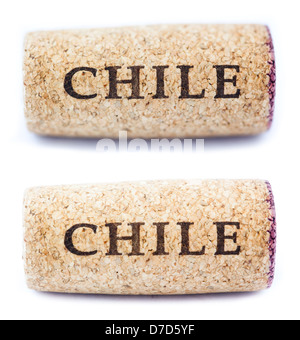 Gefärbten Weinkorken "Chile" isolated on white Background beschossen die horizontale Position geschrieben. Zwei Arten Tiefenschärfe- Stockfoto