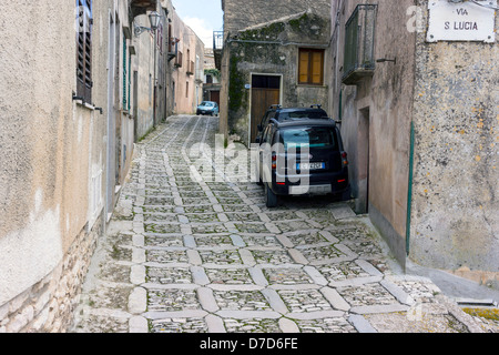 Engen, gepflasterten Gassen, Erice, alte Stadt, Sizilien, Italien Stockfoto