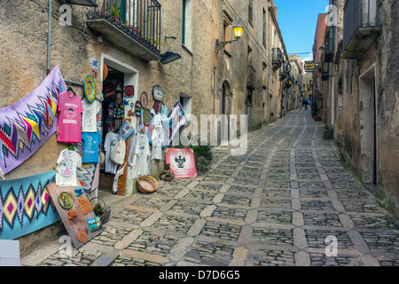 Engen, gepflasterten Gassen, Erice, alte Stadt, Sizilien, Italien Stockfoto