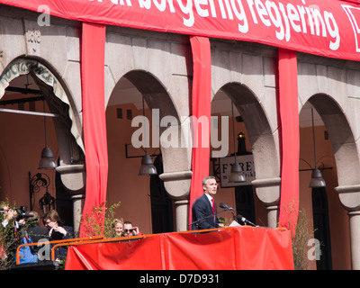 Norwegische Ministerpräsident Jens Stoltenberg Adressierung der Menge am Tag Arbeit, Mai 1 St-Feier in Oslo Norwegen 2013 Stockfoto