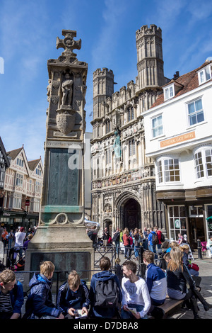 Die Buttermarket und Canterbury Cathedral Gate Stockfoto